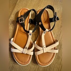 Women’s sandals